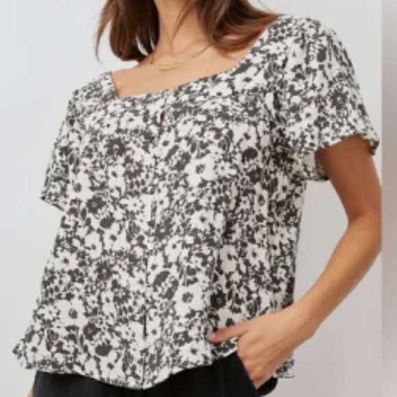 Rails Magnolia 🌺Cameo Print Black & White Button Flutter Sleeve Top in L - Picture 2 of 9
